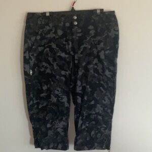 Columbia Women's Ankle & Cropped Jeans - Black Camo capris